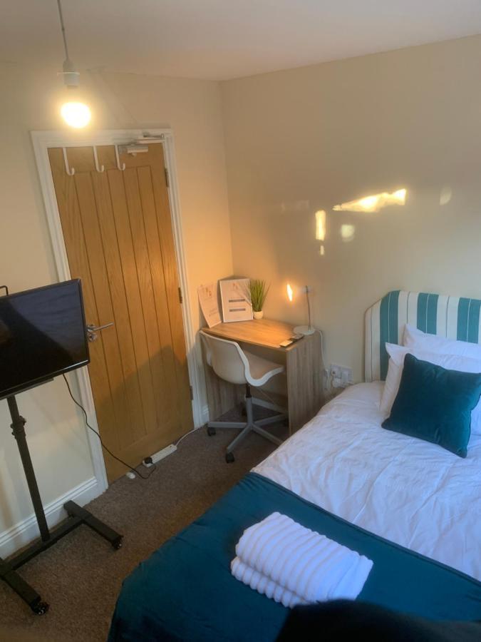 Cosy Room With Private Entrance & Ensuite Ридинг Экстерьер фото