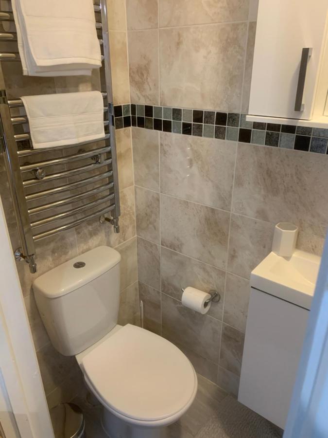 Cosy Room With Private Entrance & Ensuite Ридинг Экстерьер фото