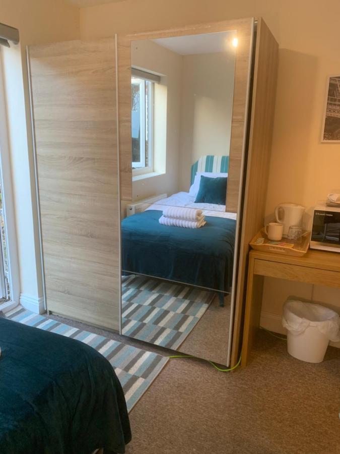 Cosy Room With Private Entrance & Ensuite Ридинг Экстерьер фото