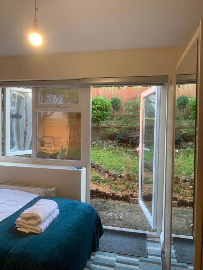 Cosy Room With Private Entrance & Ensuite Ридинг Экстерьер фото