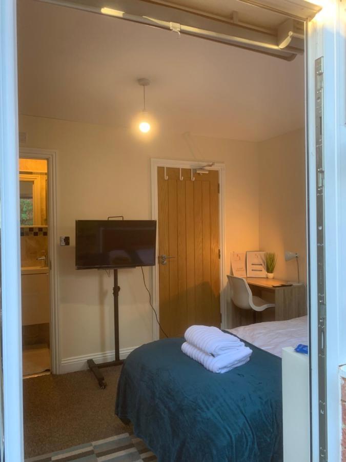 Cosy Room With Private Entrance & Ensuite Ридинг Экстерьер фото