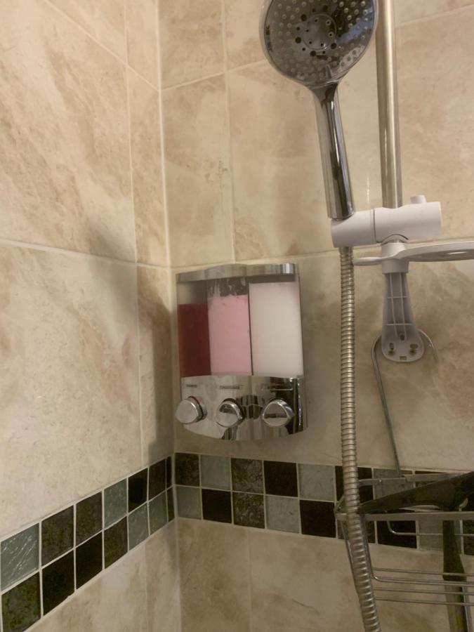 Cosy Room With Private Entrance & Ensuite Ридинг Экстерьер фото