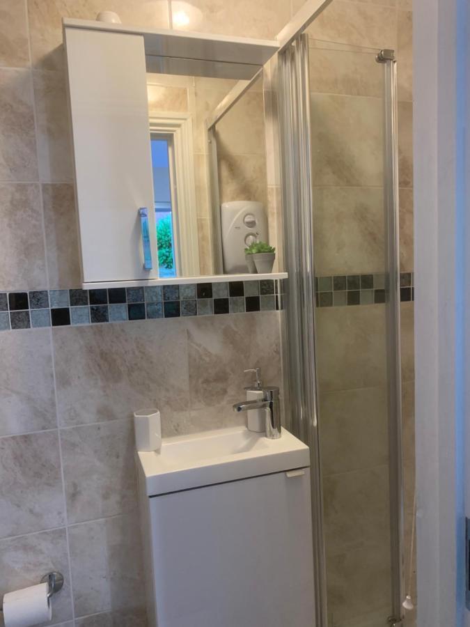 Cosy Room With Private Entrance & Ensuite Ридинг Экстерьер фото
