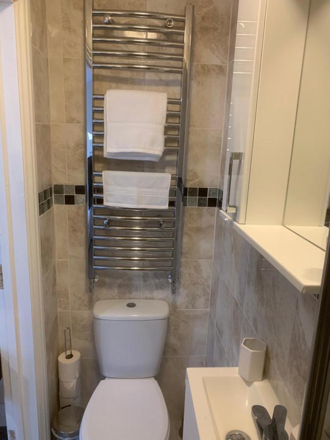Cosy Room With Private Entrance & Ensuite Ридинг Экстерьер фото