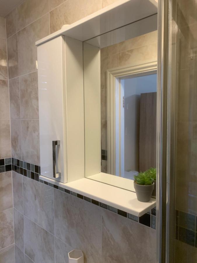 Cosy Room With Private Entrance & Ensuite Ридинг Экстерьер фото